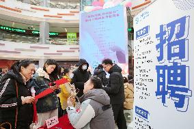 A Female-only Job Fair in Lianyungang