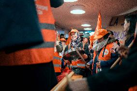 Protest by Sciences Po maintenance agents - Paris AJ