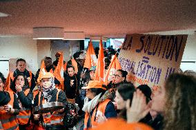 Protest by Sciences Po maintenance agents - Paris AJ