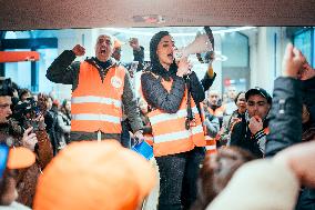 Protest by Sciences Po maintenance agents - Paris AJ