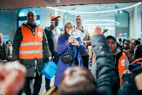 Protest by Sciences Po maintenance agents - Paris AJ