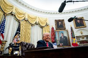 US President Donald Trump Signs Executive Order Pausing USMCA Tariffs