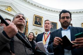 US President Donald Trump Signs Executive Order Pausing USMCA Tariffs