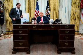 US President Donald Trump Signs Executive Order Pausing USMCA Tariffs