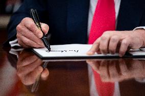 US President Donald Trump Signs Executive Order Pausing USMCA Tariffs