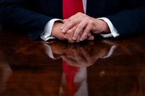 US President Donald Trump Signs Executive Order Pausing USMCA Tariffs