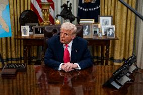 US President Donald Trump Signs Executive Order Pausing USMCA Tariffs