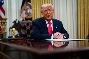 US President Donald Trump Signs Executive Order Pausing USMCA Tariffs