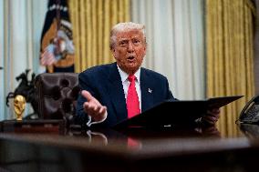 US President Donald Trump Signs Executive Order Pausing USMCA Tariffs