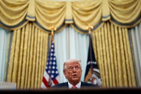 US President Donald Trump Signs Executive Order Pausing USMCA Tariffs