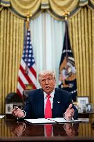 US President Donald Trump Signs Executive Order Pausing USMCA Tariffs