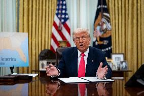 US President Donald Trump Signs Executive Order Pausing USMCA Tariffs