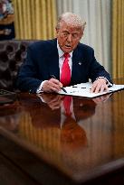 US President Donald Trump Signs Executive Order Pausing USMCA Tariffs