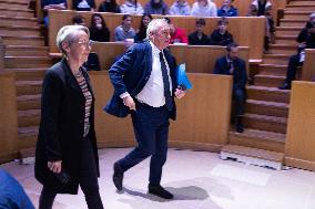 PM Bayrou Takes Part In A Meeting About Women In Science - Paris