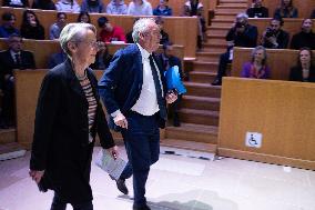 PM Bayrou Takes Part In A Meeting About Women In Science - Paris