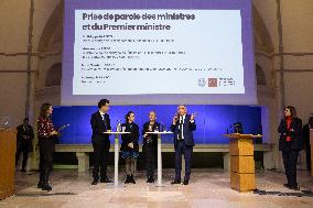 PM Bayrou Takes Part In A Meeting About Women In Science - Paris