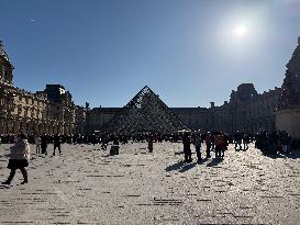 Louvre Museum And Pyramid Illustrations - Paris