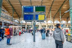 Gare Du Nord Disrupted After Unexploded WW II Bomb Discovery - Paris