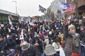 Supporters of S. Korean President Yoon