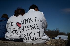 Thousands attend pro-science demonstration in Washington, DC