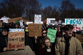 Thousands attend pro-science demonstration in Washington, DC