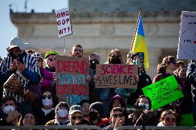 Thousands attend pro-science demonstration in Washington, DC