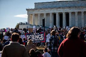 Thousands attend pro-science demonstration in Washington, DC