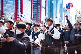 Truckers And Construction Workers Rally In Seoul For Labor Rights And Presidential Impeachment