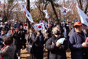 Truckers And Construction Workers Rally In Seoul For Labor Rights And Presidential Impeachment