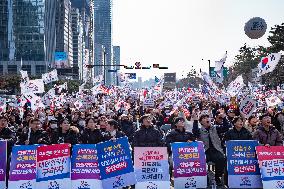 Truckers And Construction Workers Rally In Seoul For Labor Rights And Presidential Impeachment