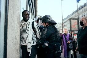 Nemesis collective during International Women's Day - Paris AJ