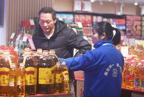 China Imposes 100% Tariff on Canadian Rapeseed Oil