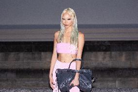 PFW - Balenciaga PAP - Arrivals NB
