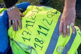 Yellow Vests Still Gather Weekly in Sens After Over Six Years