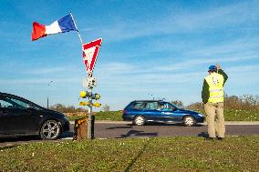 Yellow Vests Still Gather Weekly in Sens After Over Six Years