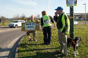 Yellow Vests Still Gather Weekly in Sens After Over Six Years