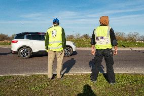 Yellow Vests Still Gather Weekly in Sens After Over Six Years