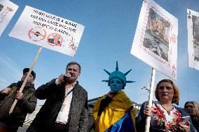 Rally at US Embassy in Kyiv