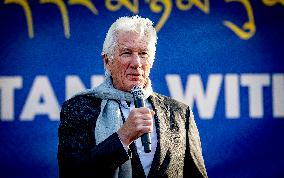 Richard Gere Joins Tibetans and Supporters In The Hague