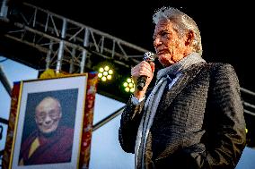 Richard Gere Joins Tibetans and Supporters In The Hague