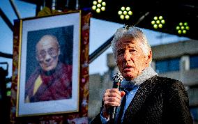 Richard Gere Joins Tibetans and Supporters In The Hague