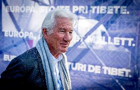 Richard Gere Joins Tibetans and Supporters In The Hague