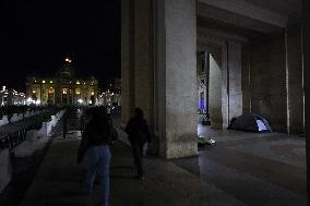 Religion: homeless people live  near St. Peter's Basilica.