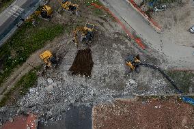 Scampia, Demolition Operations Of The Vela Gialla Have Begun