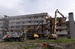 Scampia, Demolition Operations Of The Vela Gialla Have Begun