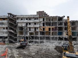 Scampia, Demolition Operations Of The Vela Gialla Have Begun