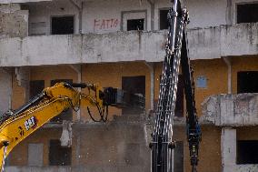 Scampia, Demolition Operations Of The Vela Gialla Have Begun