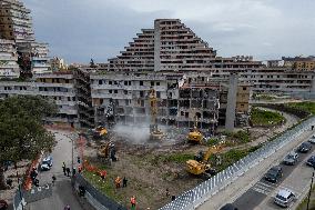 Scampia, Demolition Operations Of The Vela Gialla Have Begun