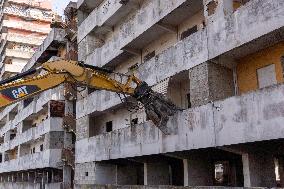 Scampia, Demolition Operations Of The Vela Gialla Have Begun