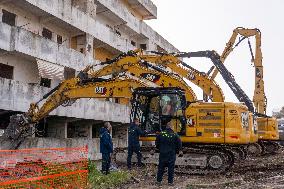 Scampia, Demolition Operations Of The Vela Gialla Have Begun